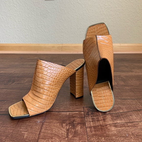 Celine brown croc open toe 9.5M Slip On Slippers - Picture 1 of 8